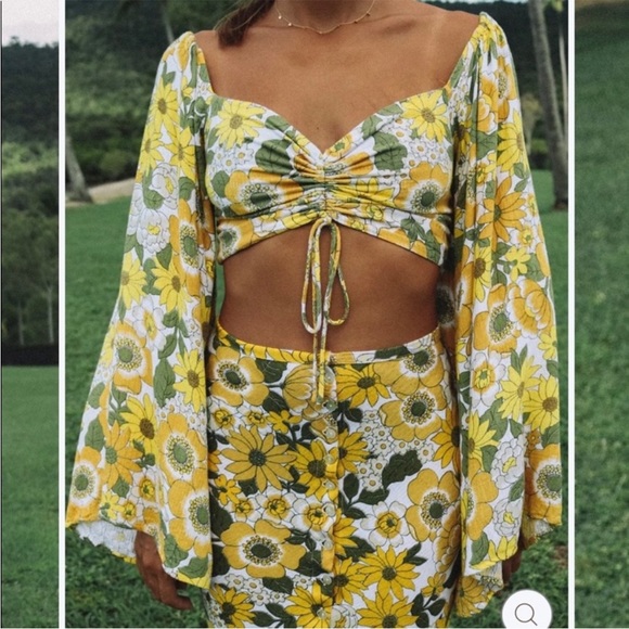 Her Pony Tops - Yellow and White Ruched Bell Sleeve Crop Blouse